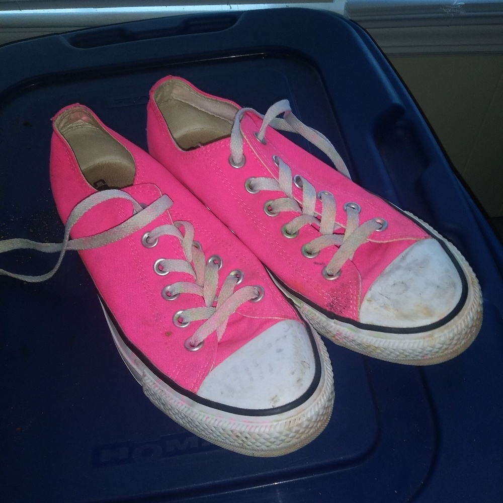 Pink converse
